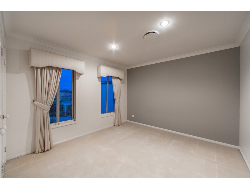 5 Eva Court, Newport QLD 4020