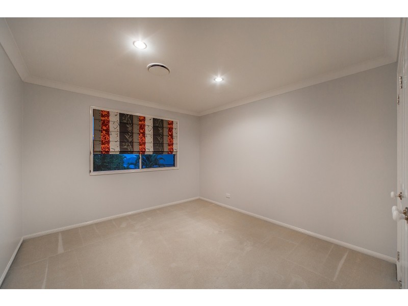 5 Eva Court, Newport QLD 4020