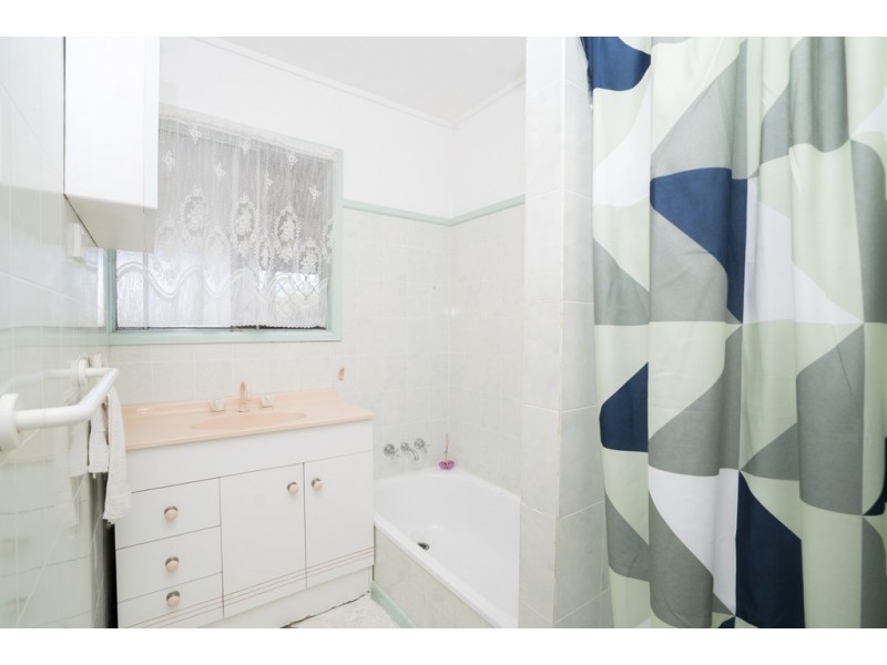 16 Michel Road, Scarborough QLD 4020