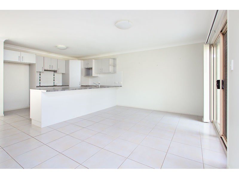1/2 Whitlock Drive, Rothwell QLD 4022