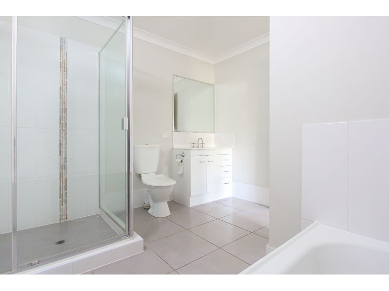 1/2 Whitlock Drive, Rothwell QLD 4022
