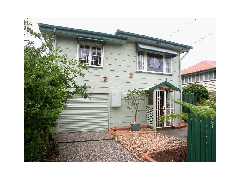 17 Mclennan Street, Woody Point QLD 4019