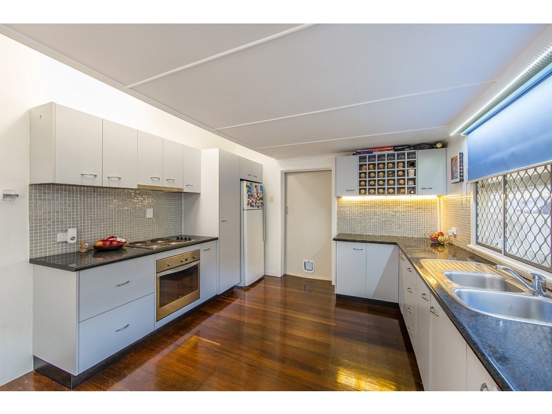 52 Eversleigh Road, Scarborough QLD 4020