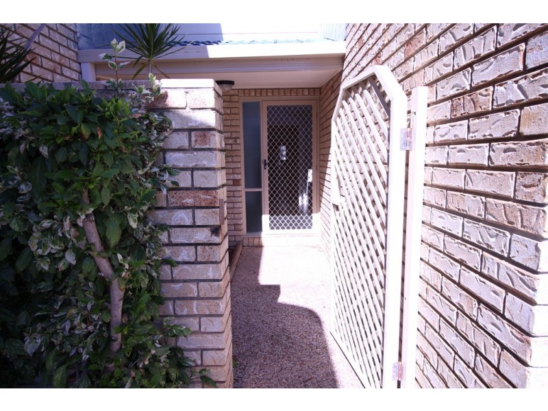 4/15 McNaughton Street, Redcliffe QLD 4020