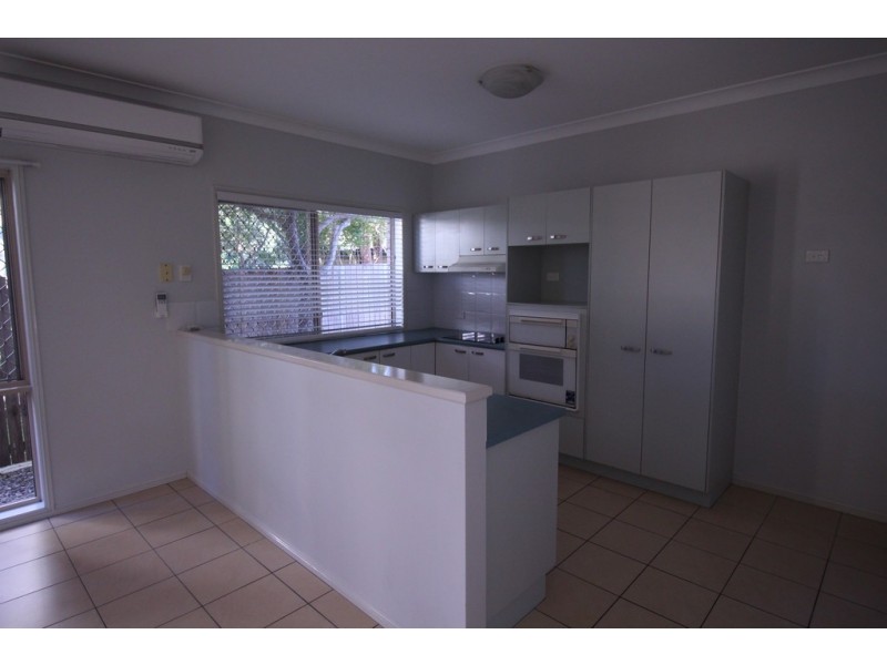 4/15 McNaughton Street, Redcliffe QLD 4020