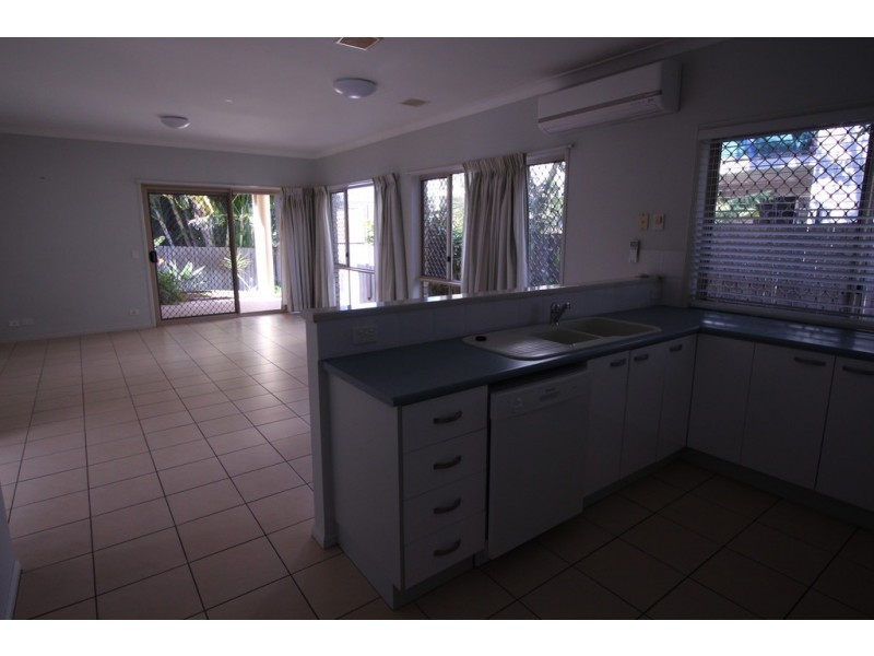 4/15 McNaughton Street, Redcliffe QLD 4020