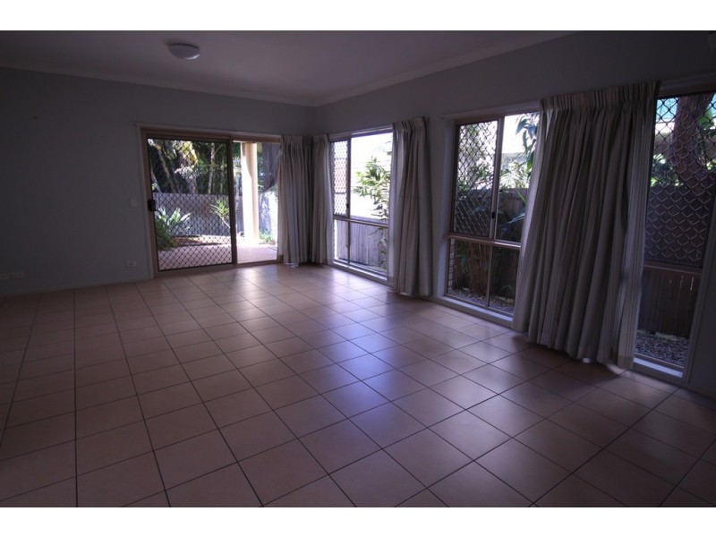 4/15 McNaughton Street, Redcliffe QLD 4020