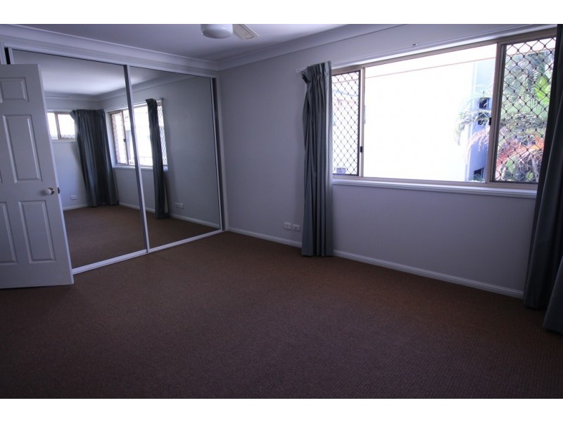 4/15 McNaughton Street, Redcliffe QLD 4020