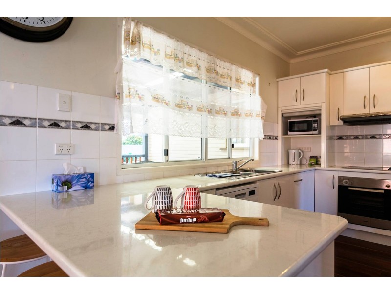 25 Queen Street, Scarborough QLD 4020