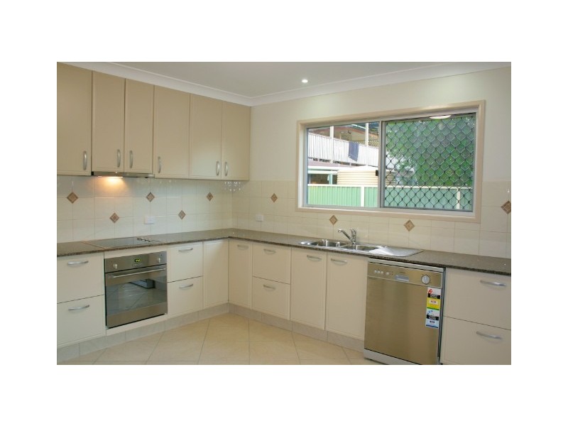 8 Lucinda Street, Clontarf QLD 4019