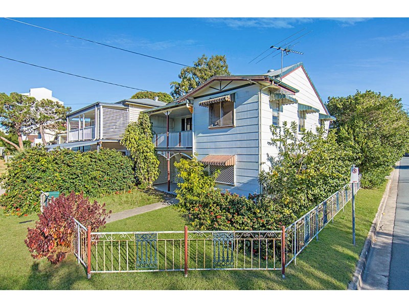 25 Louis Street, Redcliffe QLD 4020