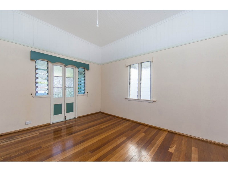 25 Louis Street, Redcliffe QLD 4020