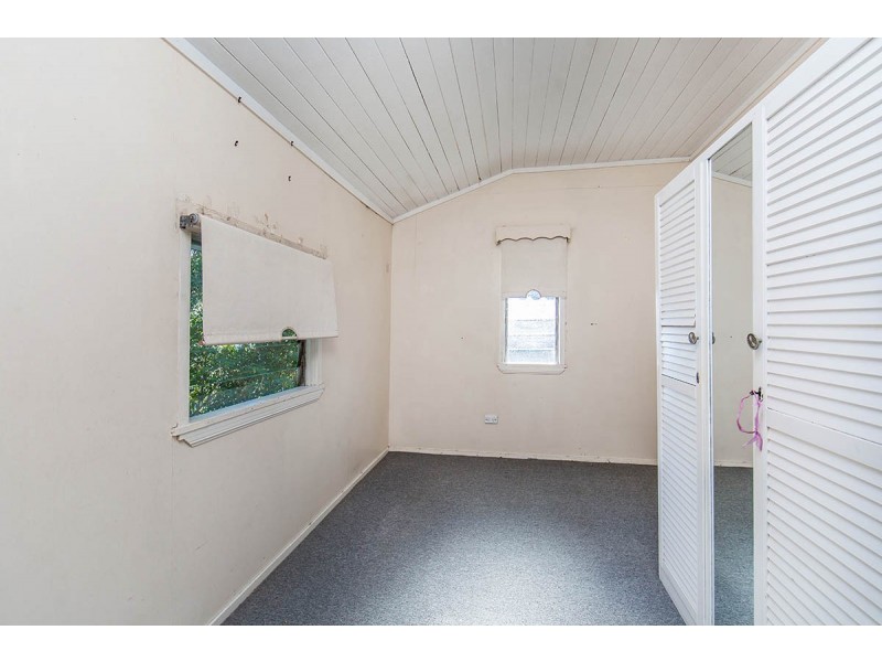 25 Louis Street, Redcliffe QLD 4020