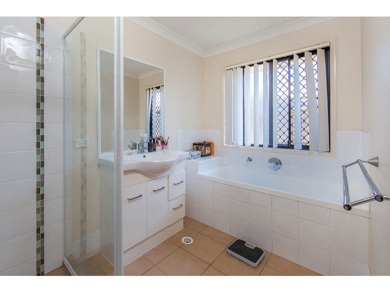 24 Stoneleigh Way, Holmview QLD 4207