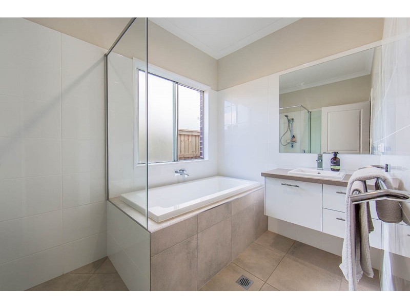 25 Crusade Street, Newport QLD 4020