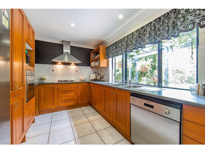 11 Watson Street, Clontarf QLD 4019