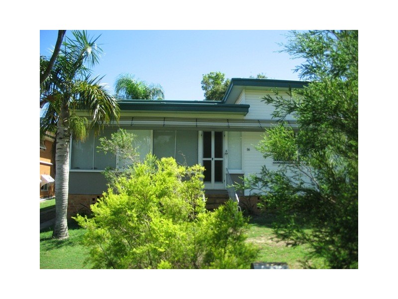 16 Herne Road, Scarborough QLD 4020