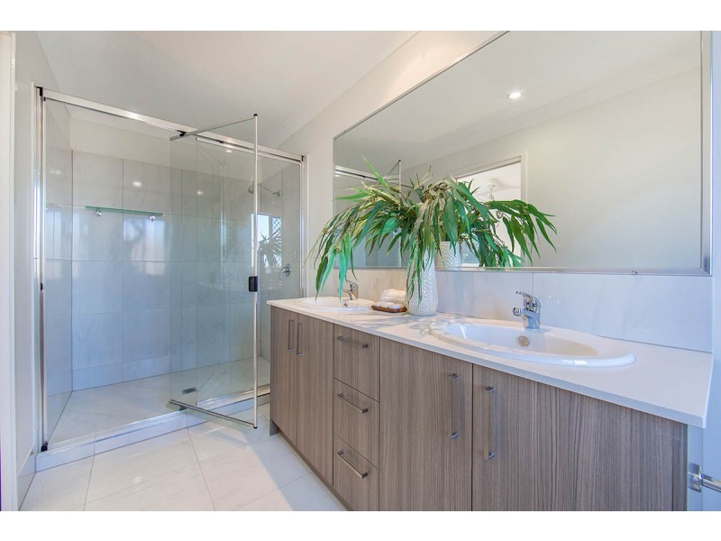 229 Scarborough Road, Scarborough QLD 4020