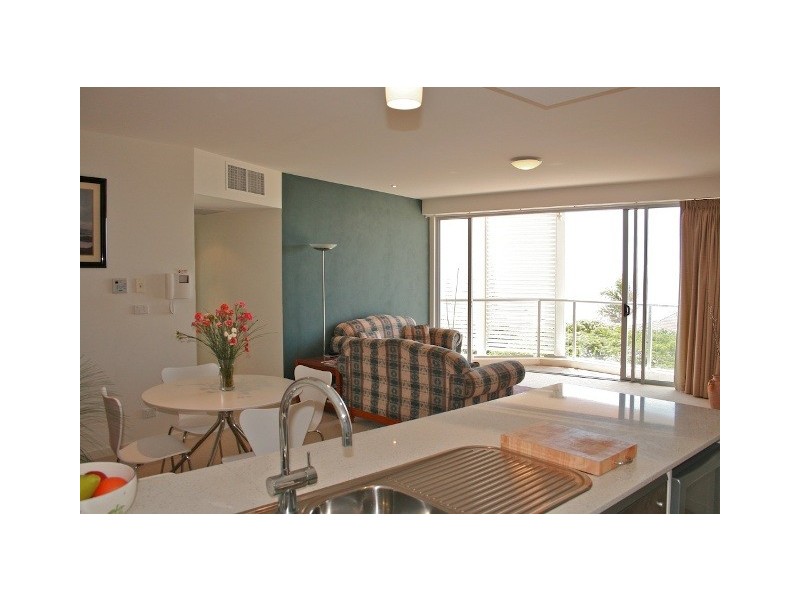 Unit 27 The Bay Prince Edward Parade, Scarborough QLD 4020