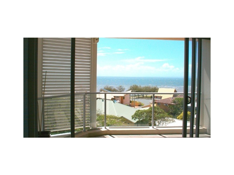 Unit 27 The Bay Prince Edward Parade, Scarborough QLD 4020