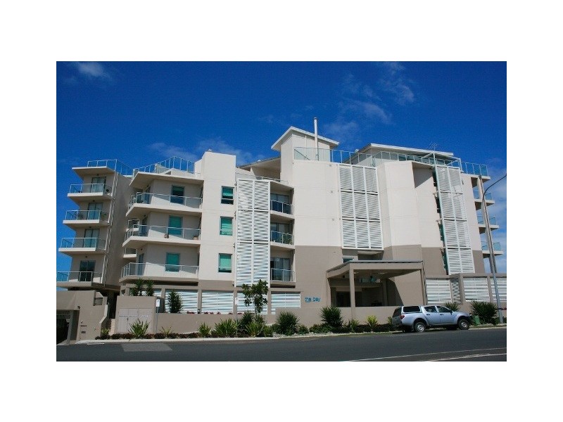 Unit 27 The Bay Prince Edward Parade, Scarborough QLD 4020