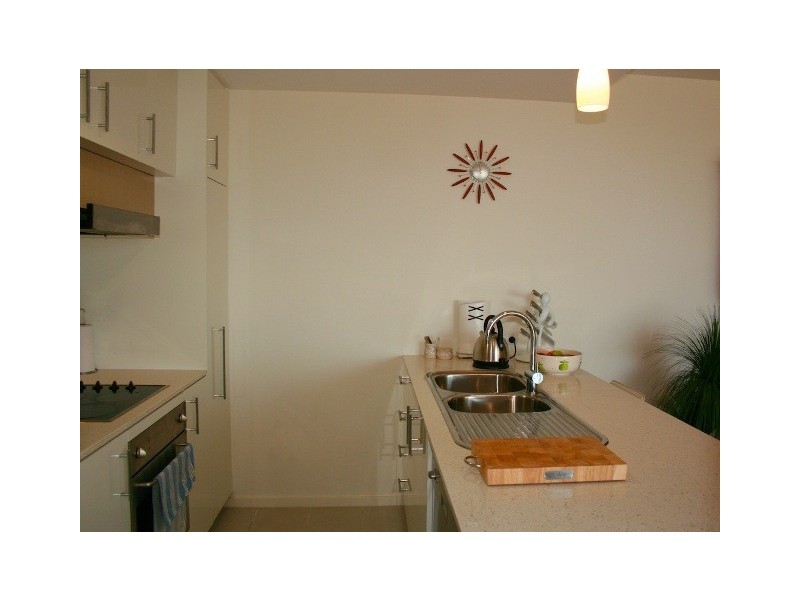 Unit 27 The Bay Prince Edward Parade, Scarborough QLD 4020