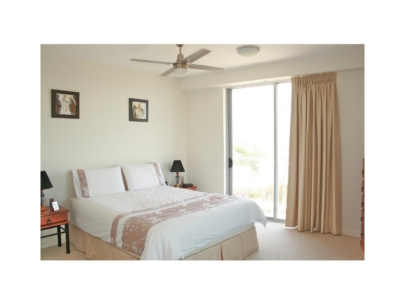 Unit 27 The Bay Prince Edward Parade, Scarborough QLD 4020