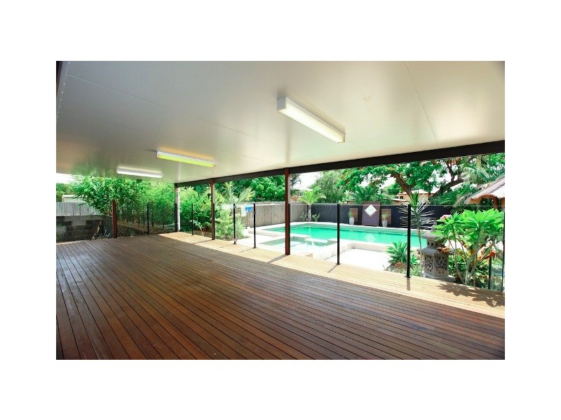 11 Waraba Street, Clontarf QLD 4019