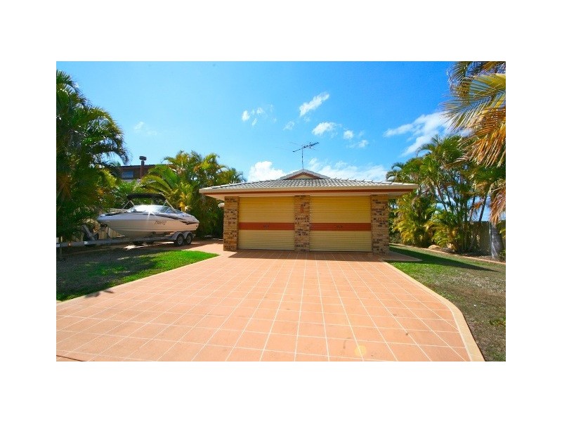 2 France Court, Scarborough QLD 4020