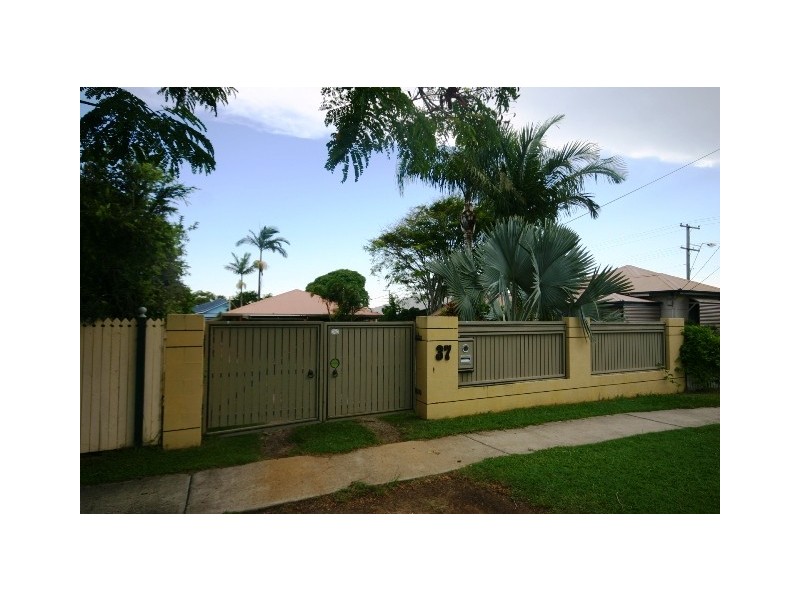 37 Arthur Street, Woody Point QLD 4019