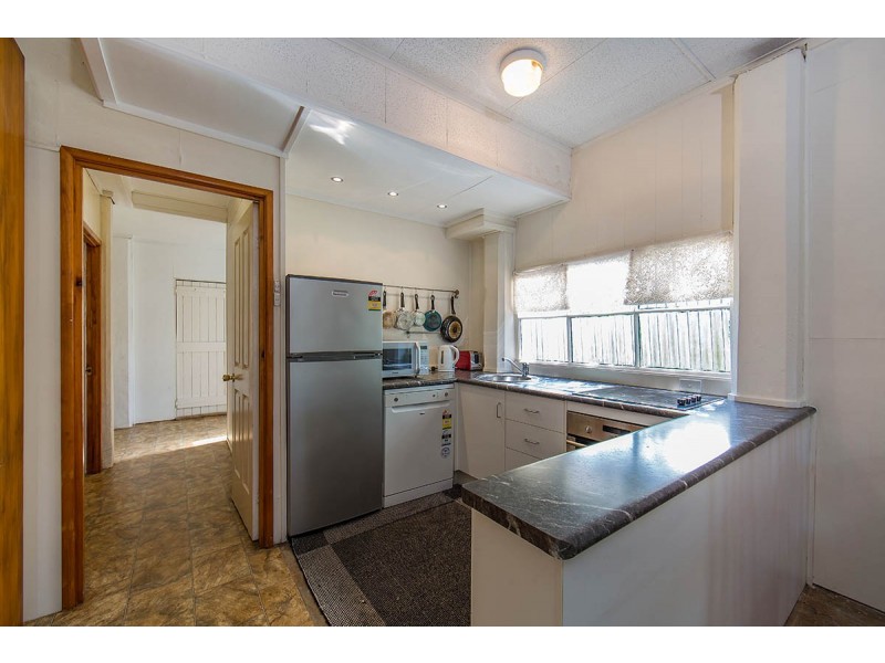 5 James Street, Scarborough QLD 4020