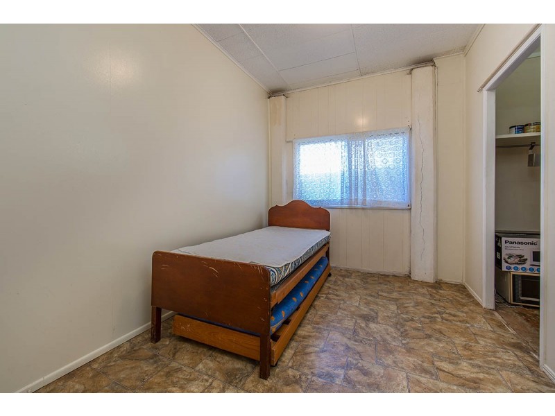 5 James Street, Scarborough QLD 4020