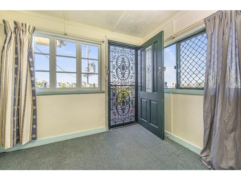 5 James Street, Scarborough QLD 4020