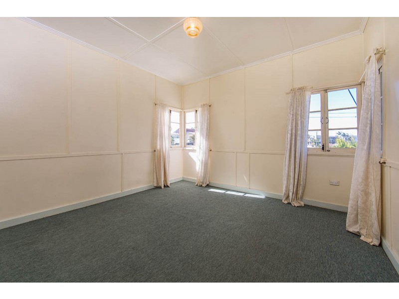 5 James Street, Scarborough QLD 4020