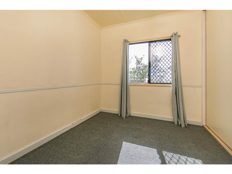 5 James Street, Scarborough QLD 4020