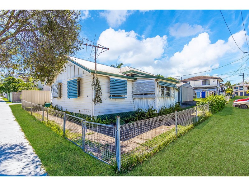 12 Robertson Avenue, Margate QLD 4019