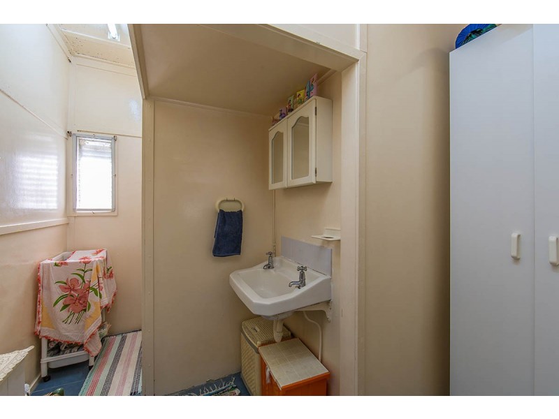 12 Robertson Avenue, Margate QLD 4019