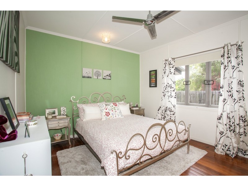 27 Garnet Street, Scarborough QLD 4020