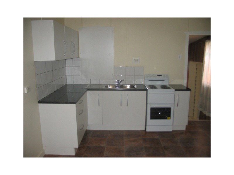102 Elizabeth Ave, Clontarf QLD 4019
