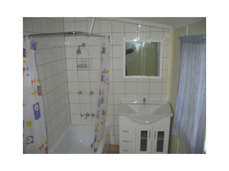 102 Elizabeth Ave, Clontarf QLD 4019
