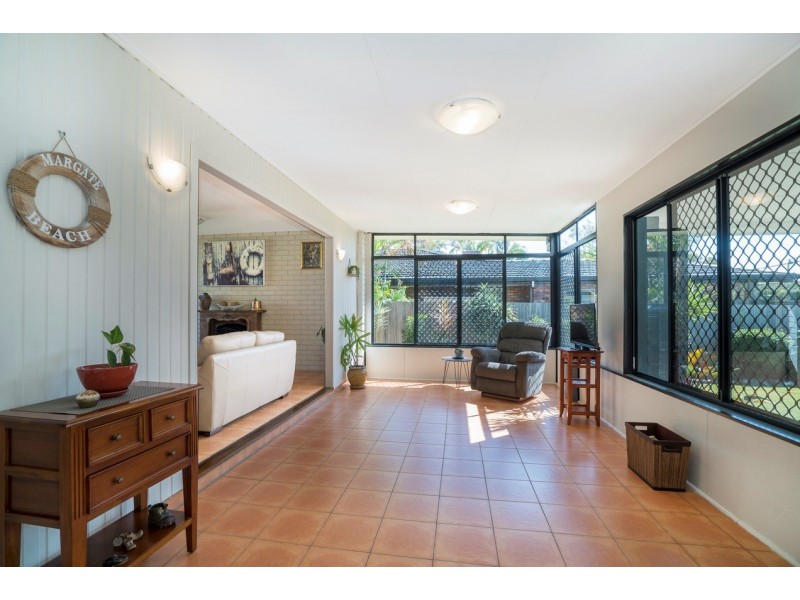 19 Leonard Street, Margate QLD 4019