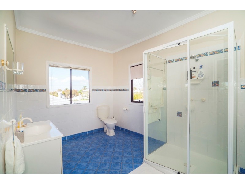 19 Leonard Street, Margate QLD 4019