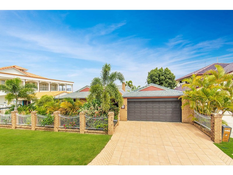 64 Southern Cross Drive, Newport QLD 4020