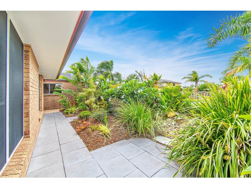 64 Southern Cross Drive, Newport QLD 4020