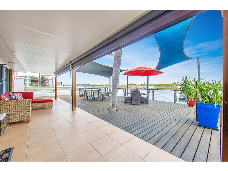 64 Southern Cross Drive, Newport QLD 4020