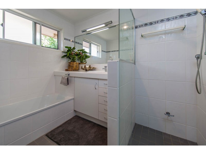 64 Southern Cross Drive, Newport QLD 4020