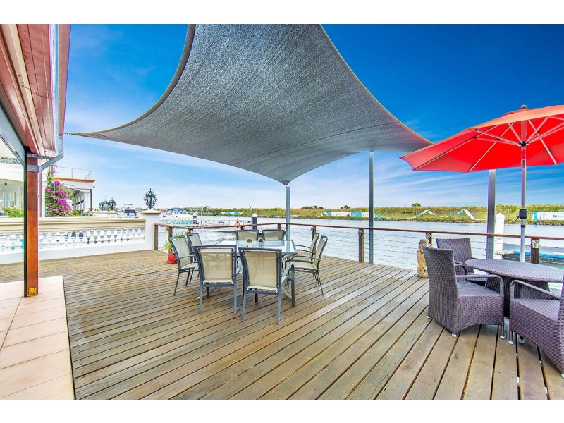 64 Southern Cross Drive, Newport QLD 4020