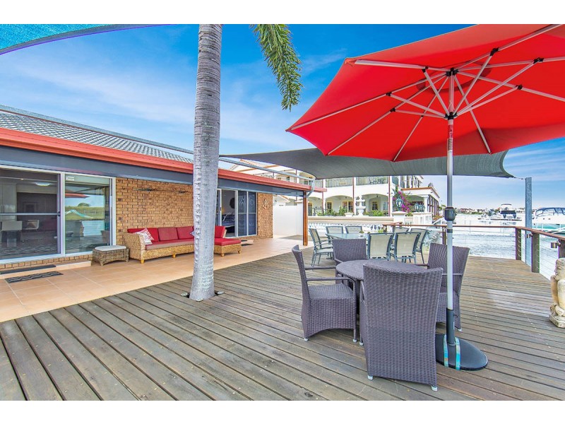 64 Southern Cross Drive, Newport QLD 4020