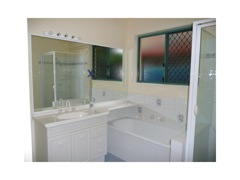 2 Frawley Street, Scarborough QLD 4020