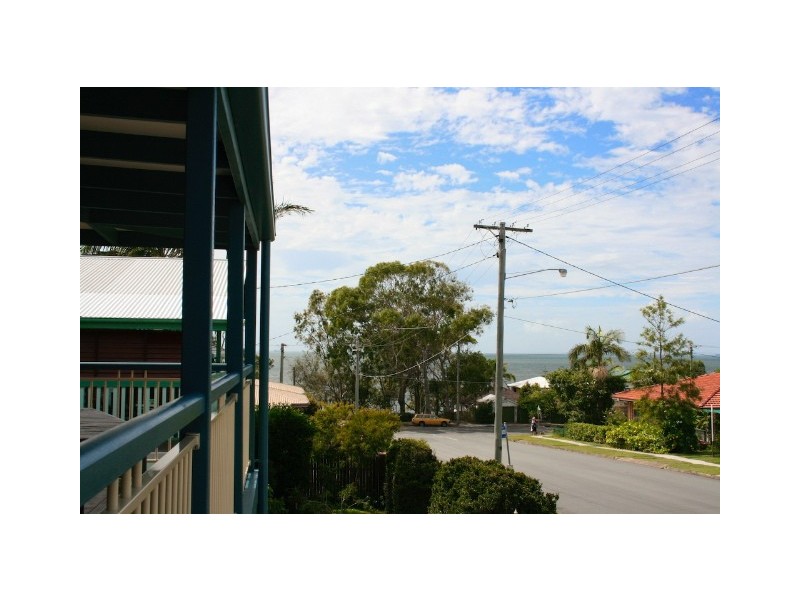 6 Arthur Street, Woody Point QLD 4019